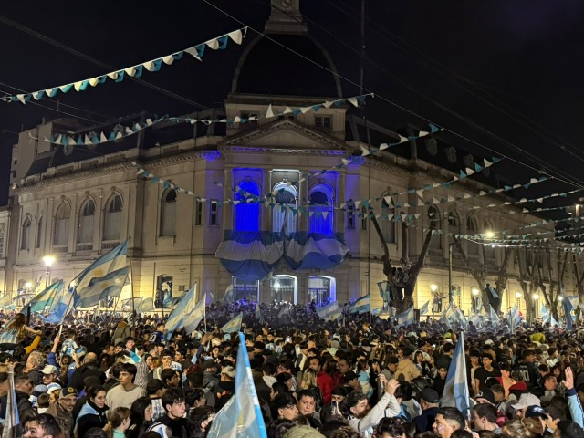 El pase a la final desat� un multitudinario festejo en el centro
